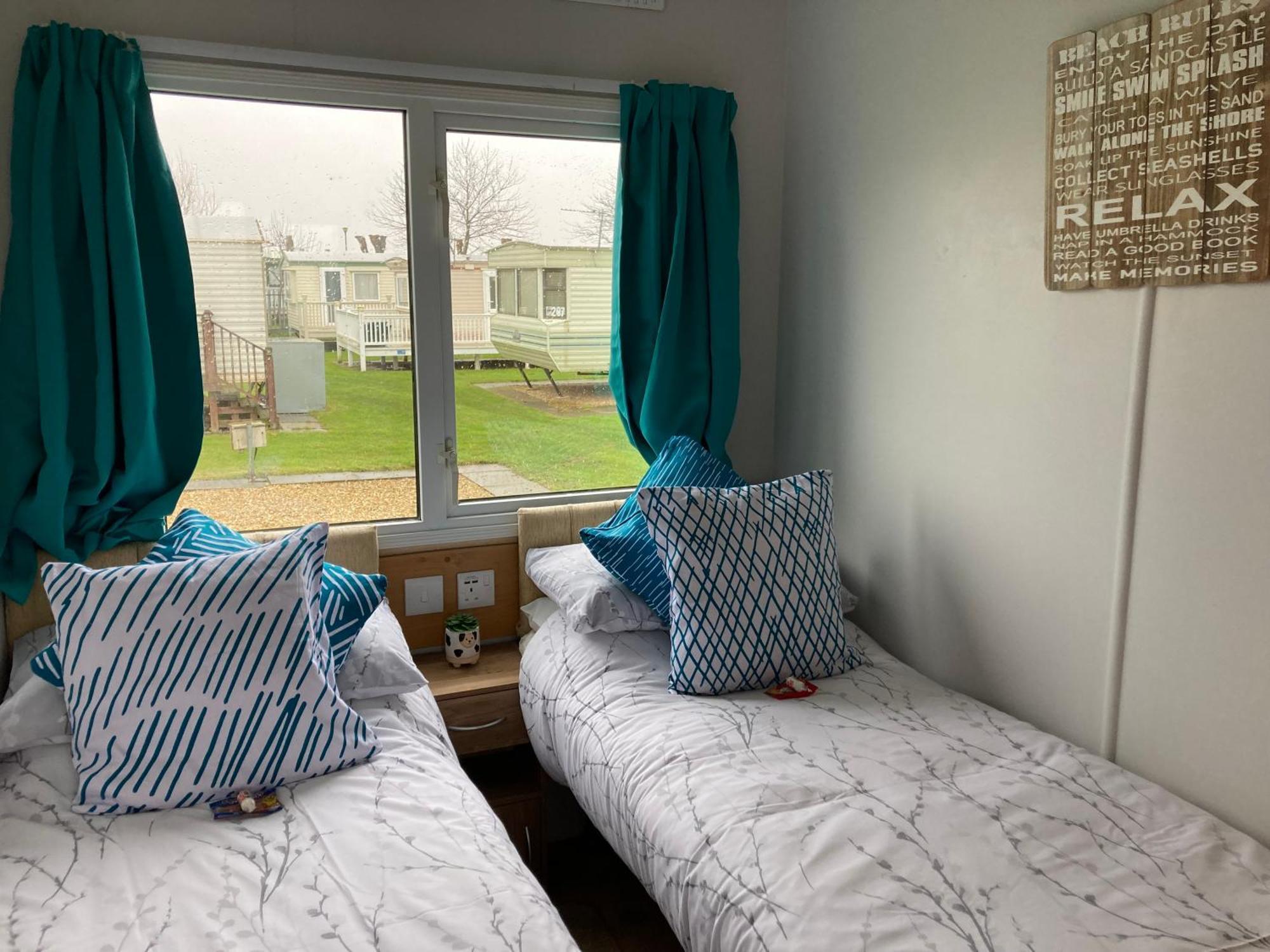 Pet Friendly Holiday Home On Golden Palm Skegness Exterior foto